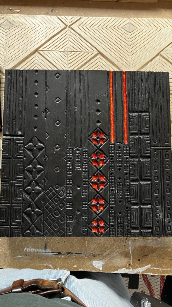 bois chêne 30x30 acrylique : bois sculpté peint en noir